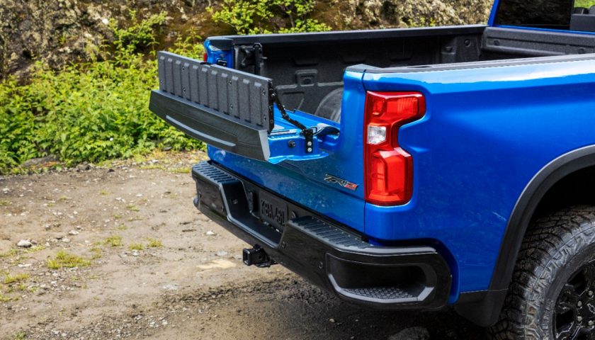 La apertura de la tapa, hará que la Chevrolet ZR2 sea una bendición al cargar.