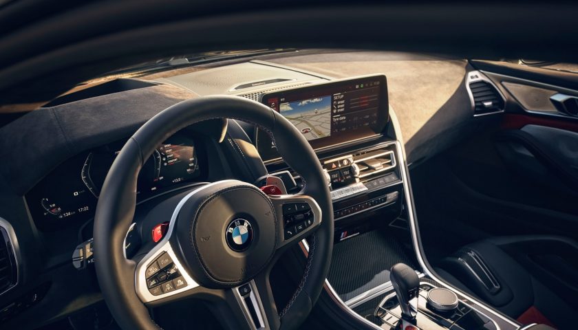 BMW M8 está acorde con su interior para satisfacer a los clientes